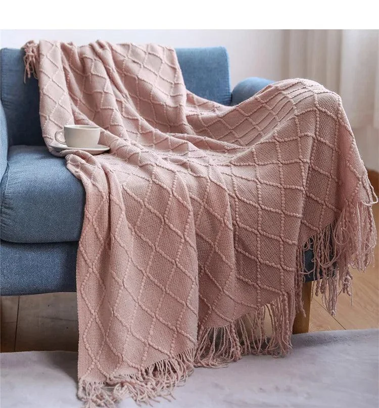 Knitted Waffle Blanket: Nordic Décor Elegance -