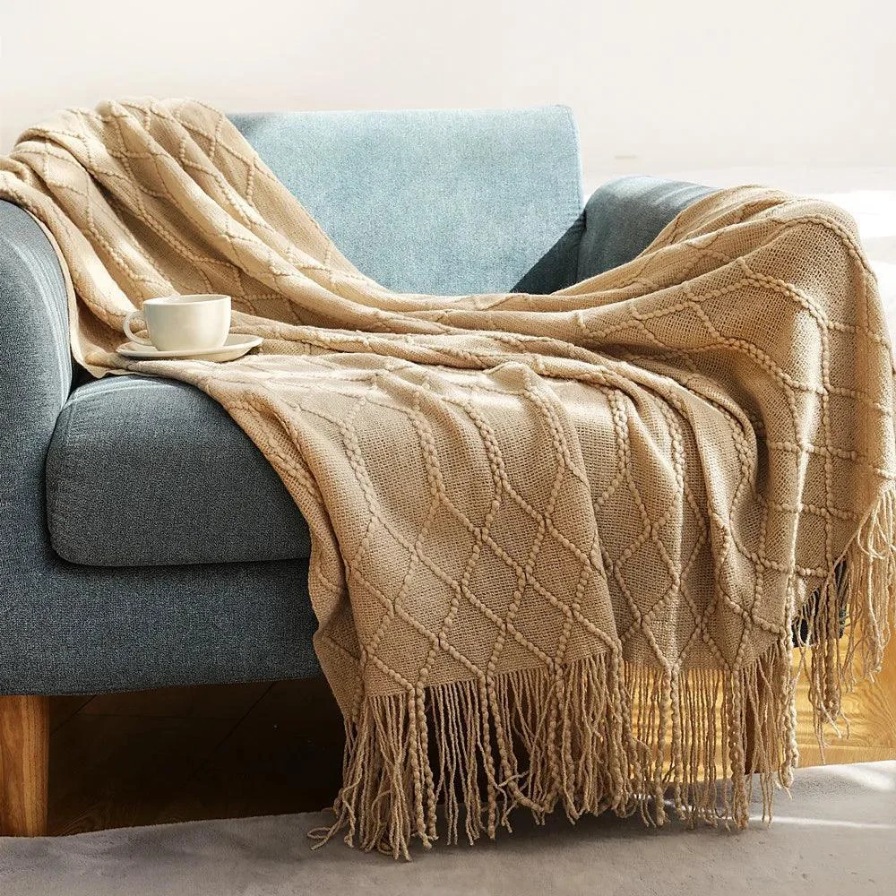 Knitted Waffle Blanket: Nordic Décor Elegance -