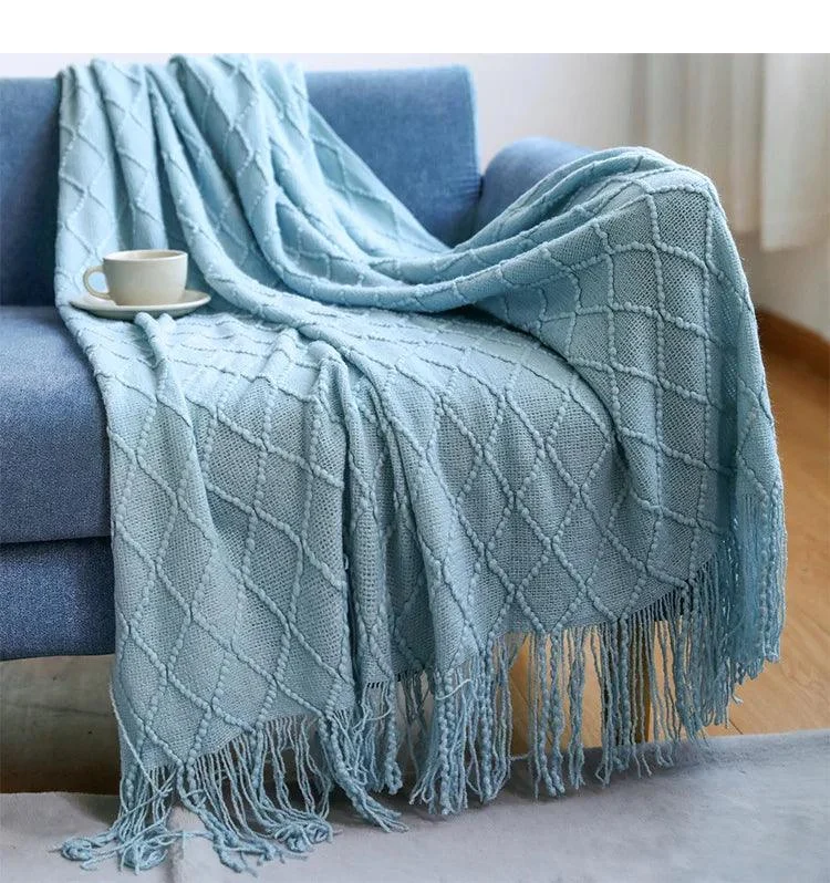 Knitted Waffle Blanket: Nordic Décor Elegance -