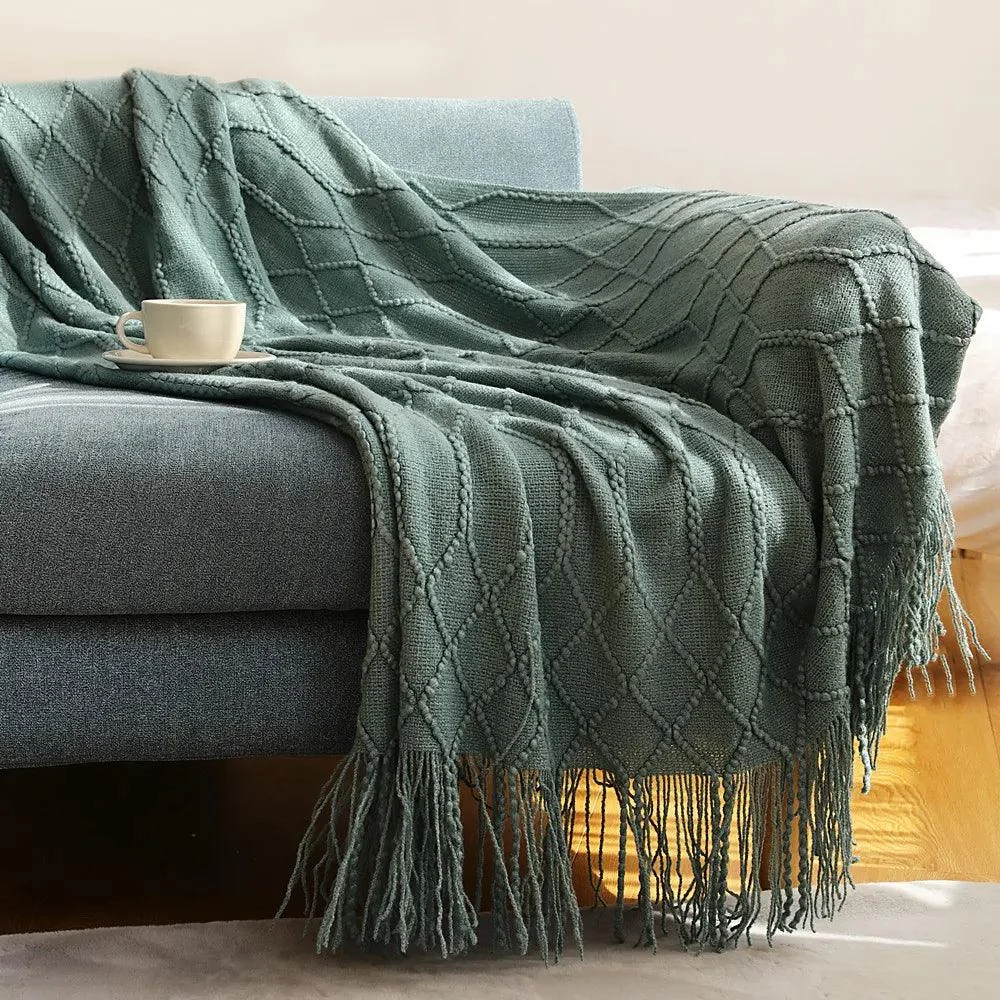 Knitted Waffle Blanket: Nordic Décor Elegance -