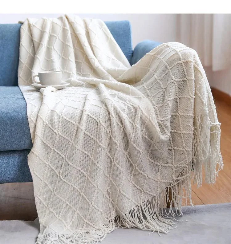 Knitted Waffle Blanket: Nordic Décor Elegance -