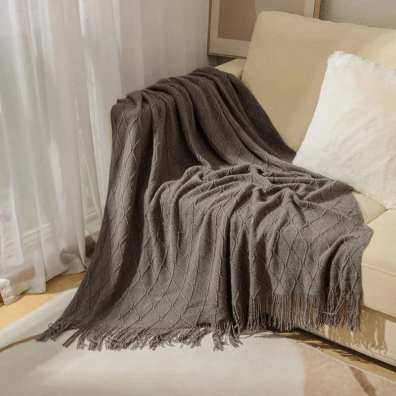Knitted Waffle Blanket: Nordic Décor Elegance -