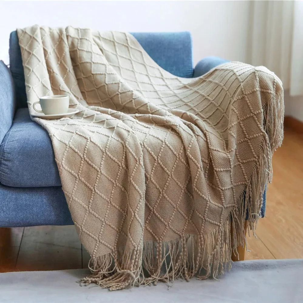 Knitted Waffle Blanket: Nordic Décor Elegance -