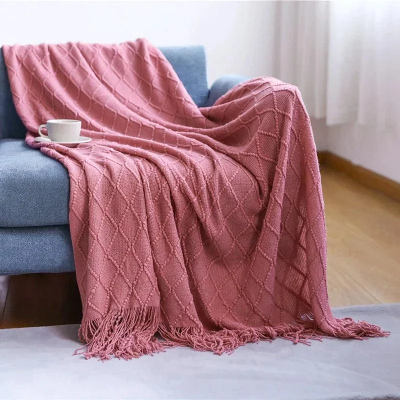 Knitted Waffle Blanket: Nordic Décor Elegance -