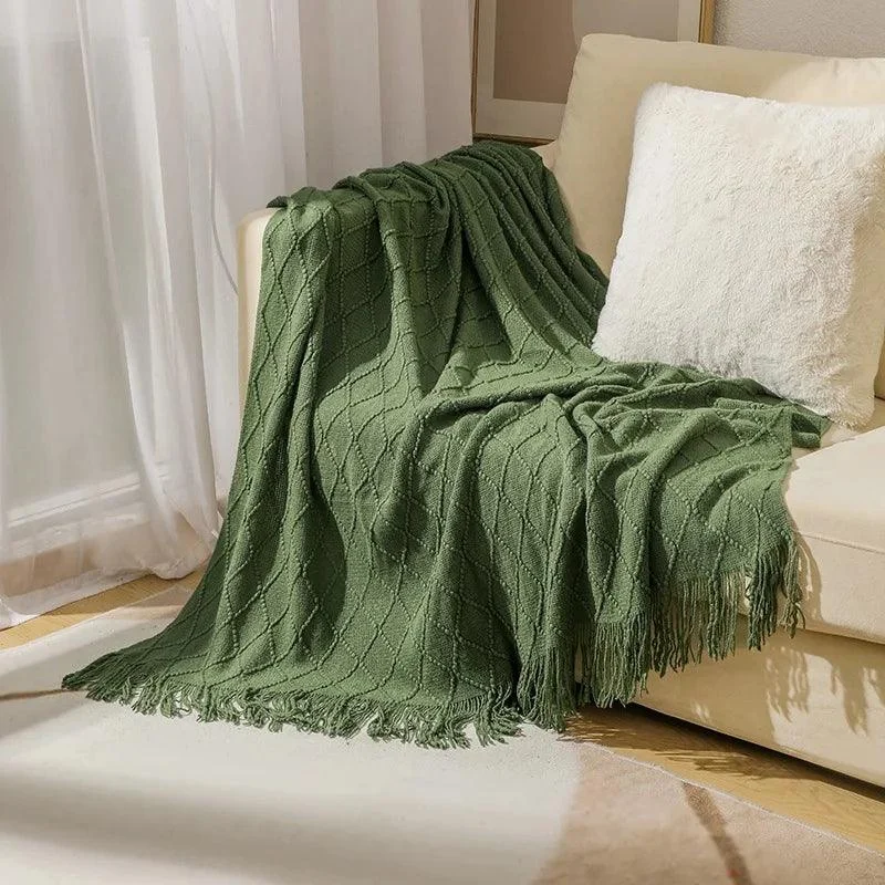 Knitted Waffle Blanket: Nordic Décor Elegance -