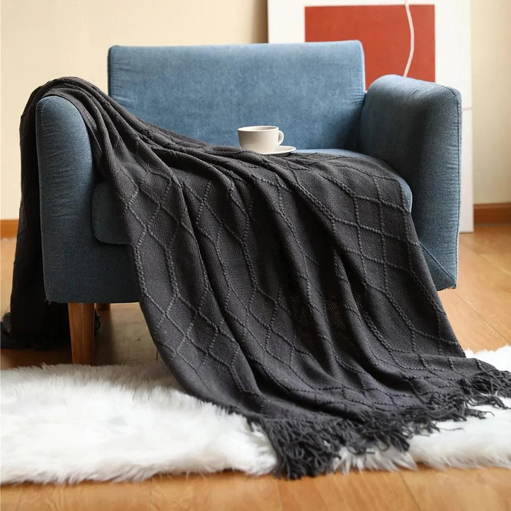 Knitted Waffle Blanket: Nordic Décor Elegance -