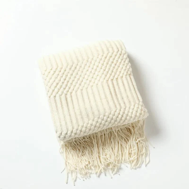 Knitted Waffle Blanket: Nordic Décor Elegance -
