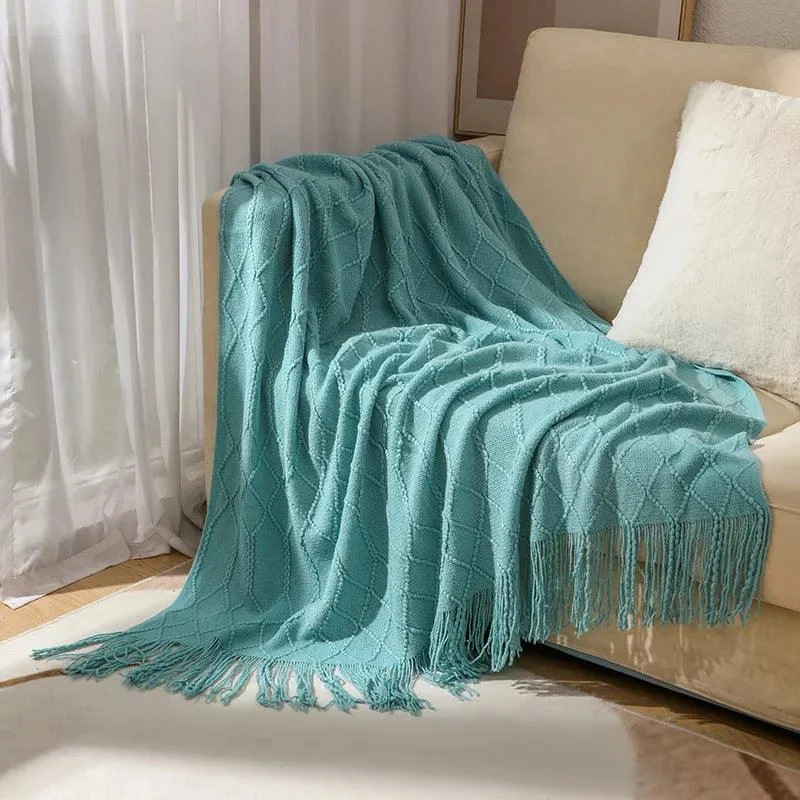 Knitted Waffle Blanket: Nordic Décor Elegance -