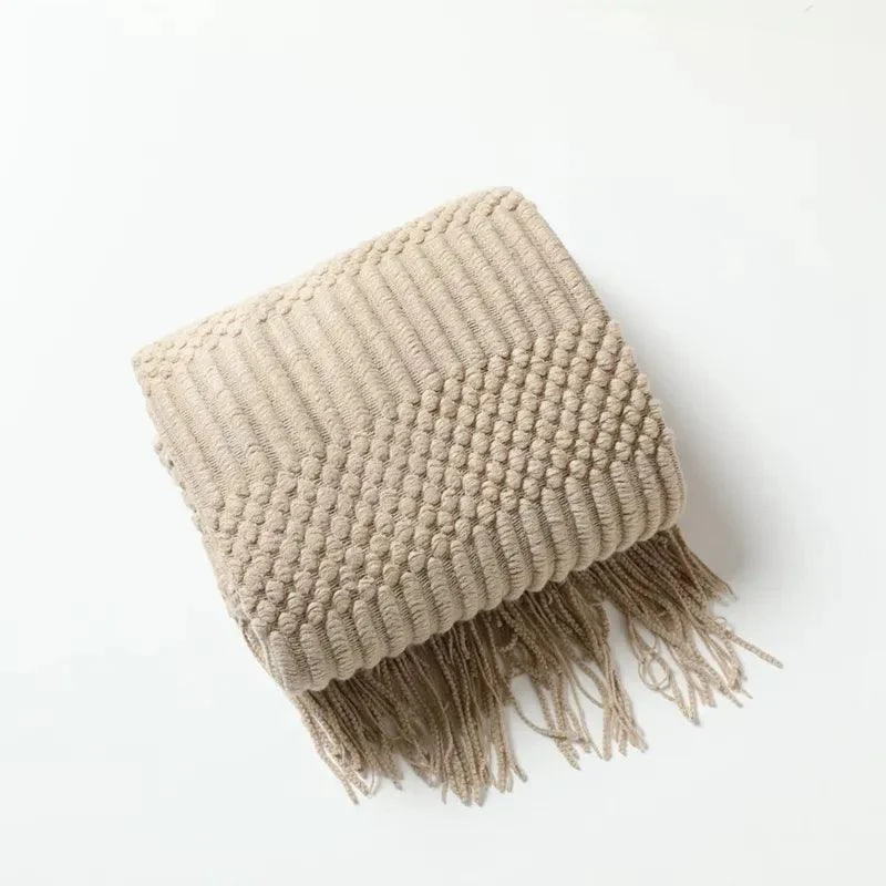Knitted Waffle Blanket: Nordic Décor Elegance -
