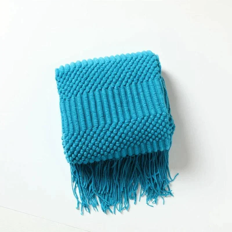 Knitted Waffle Blanket: Nordic Décor Elegance -