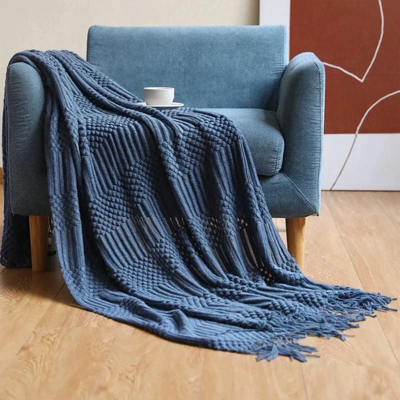 Knitted Waffle Blanket: Nordic Décor Elegance -