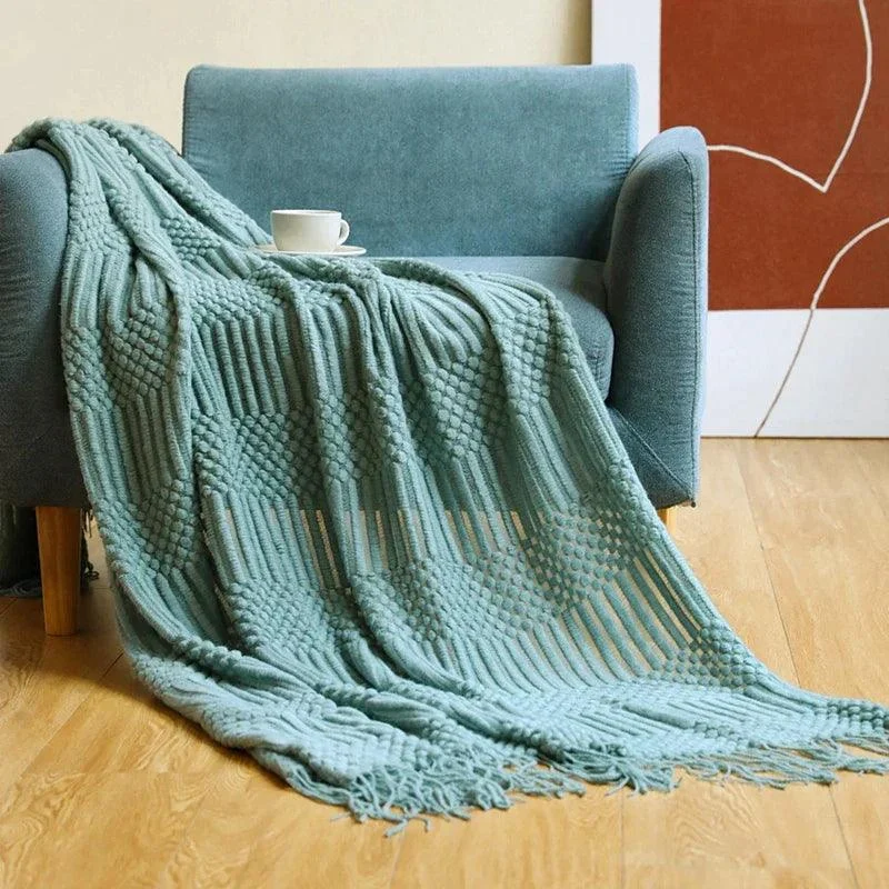 Knitted Waffle Blanket: Nordic Décor Elegance -