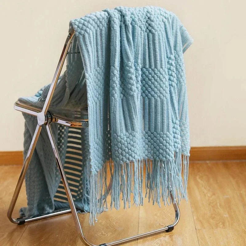 Knitted Waffle Blanket: Nordic Décor Elegance -