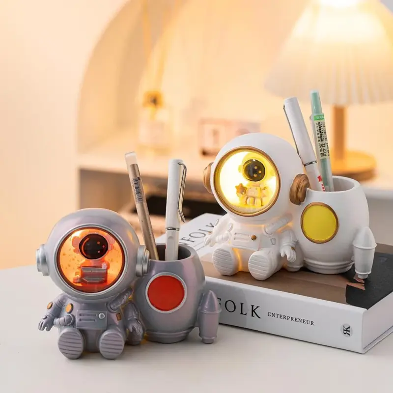 LEDAstronautPenHolder Homeko4