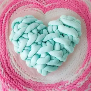 Love Pillow - CozyHeart - Chunky Knitted - Warm & Cozy