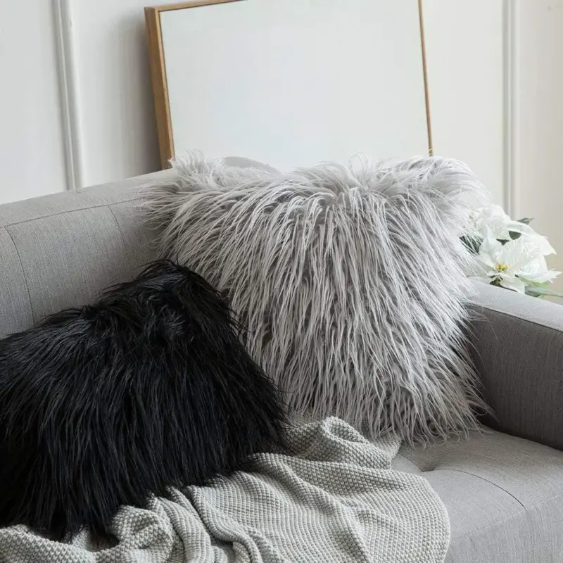 Lucinas Cushion Cover