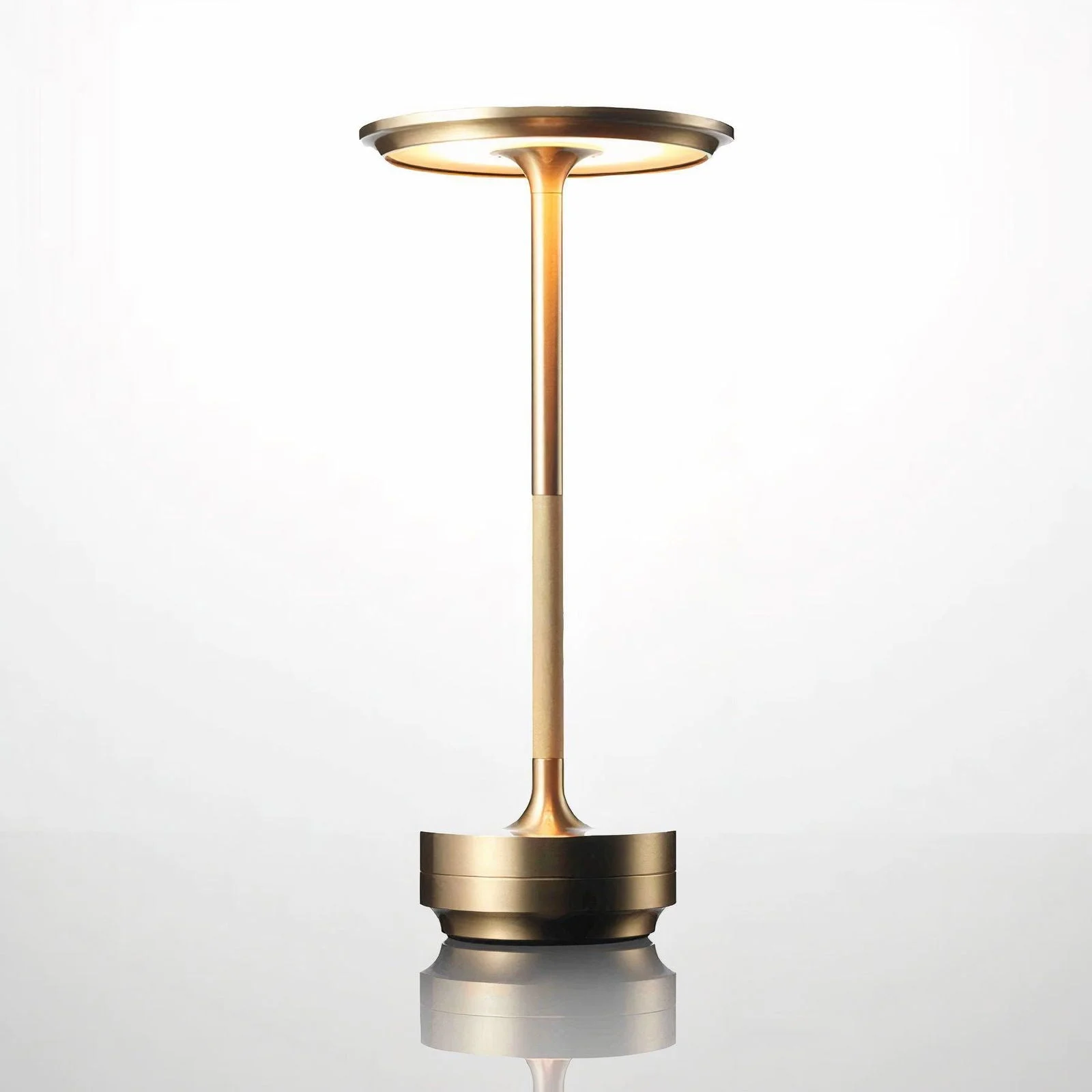 LumenArt - Create an Atmosphere of Elegance with the Thomas Table Lamp from LumenArt -  - #tag1#