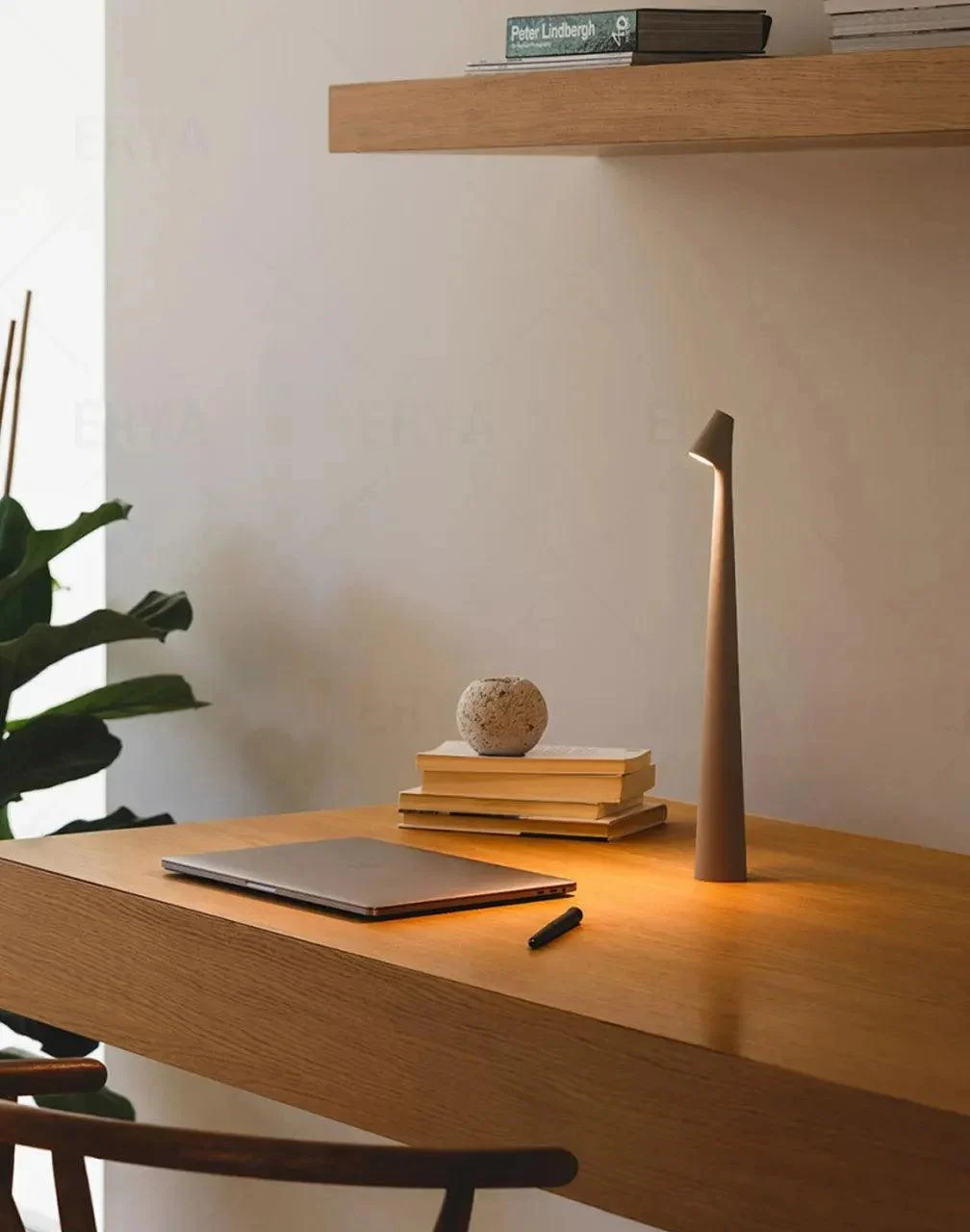 LuminaTouch Essence: Portable Artistry in 3 Levels of Illumination -