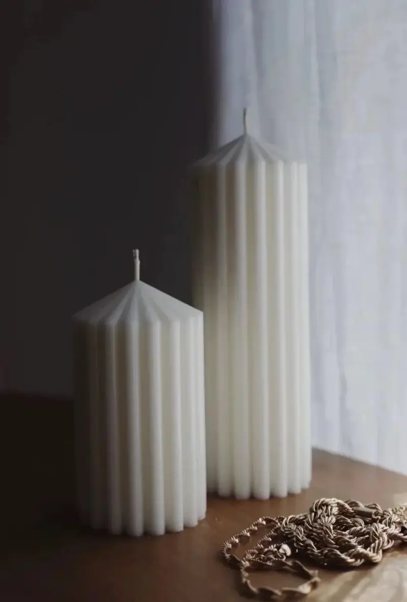 Luxury Armoatic Scented Candle For wonderful scents in the living room tag1