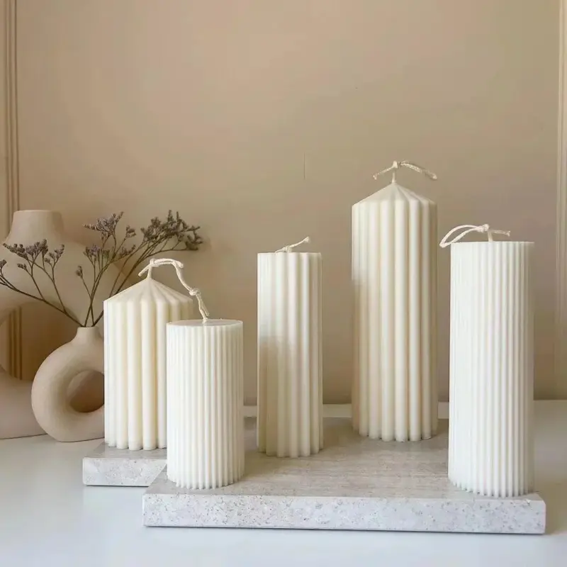 Luxury Armoatic Scented Candle For wonderful scents in the living room tag1