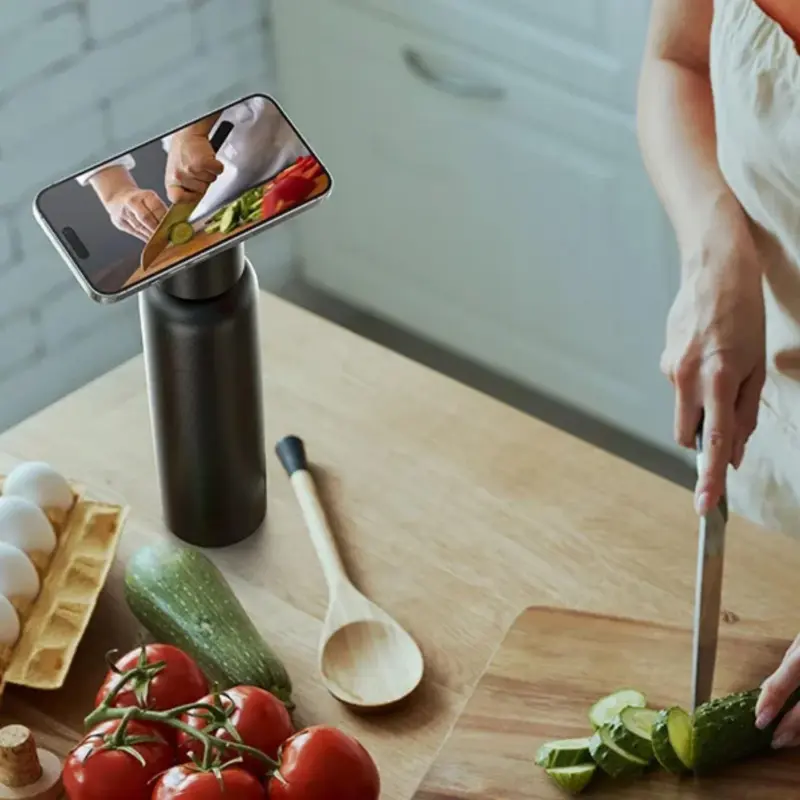 Magnetic Drinking Bottle with Phone Holder Innovative and Convenient tag1