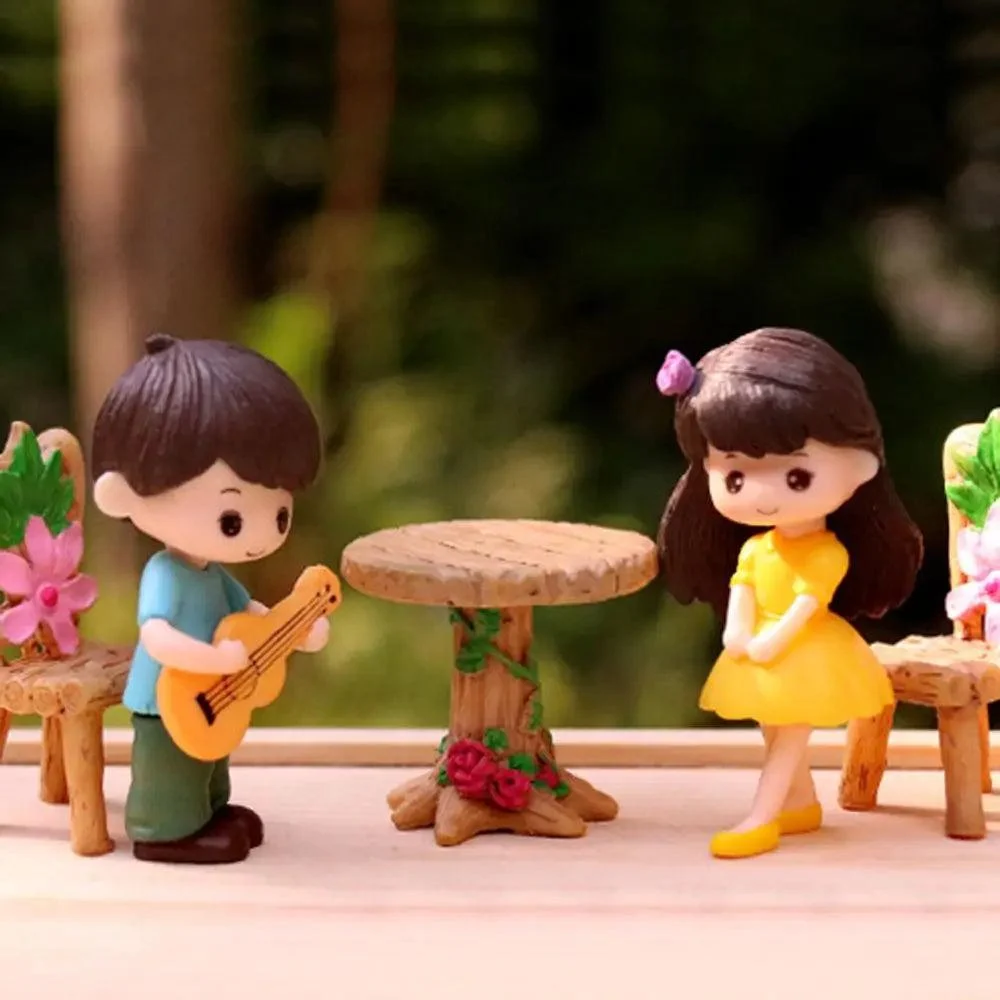 Miniature Lovers Figurines: Charming Wedding Dolls Decor -
