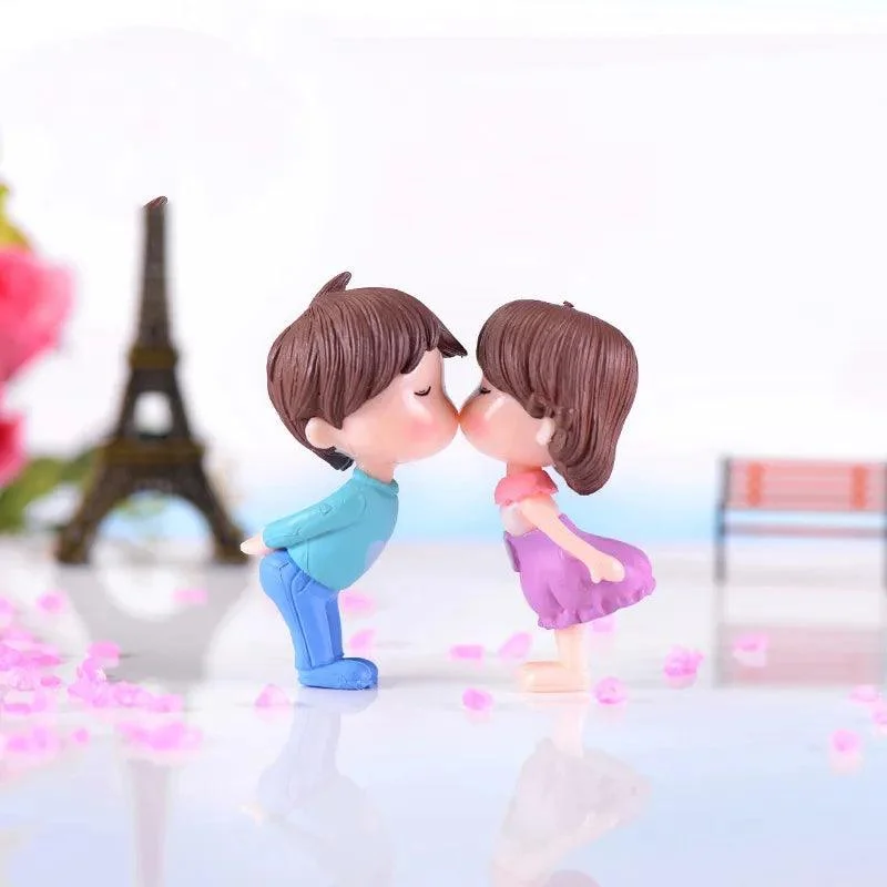 Miniature Lovers Figurines: Charming Wedding Dolls Decor -