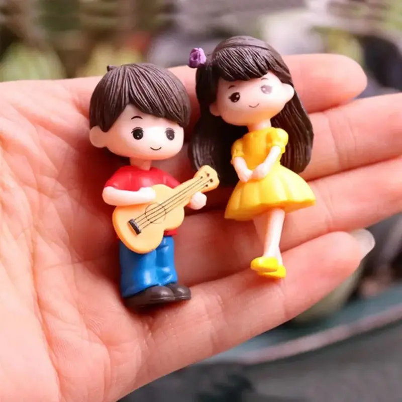 Miniature Lovers Figurines Charming Wedding Dolls Decor