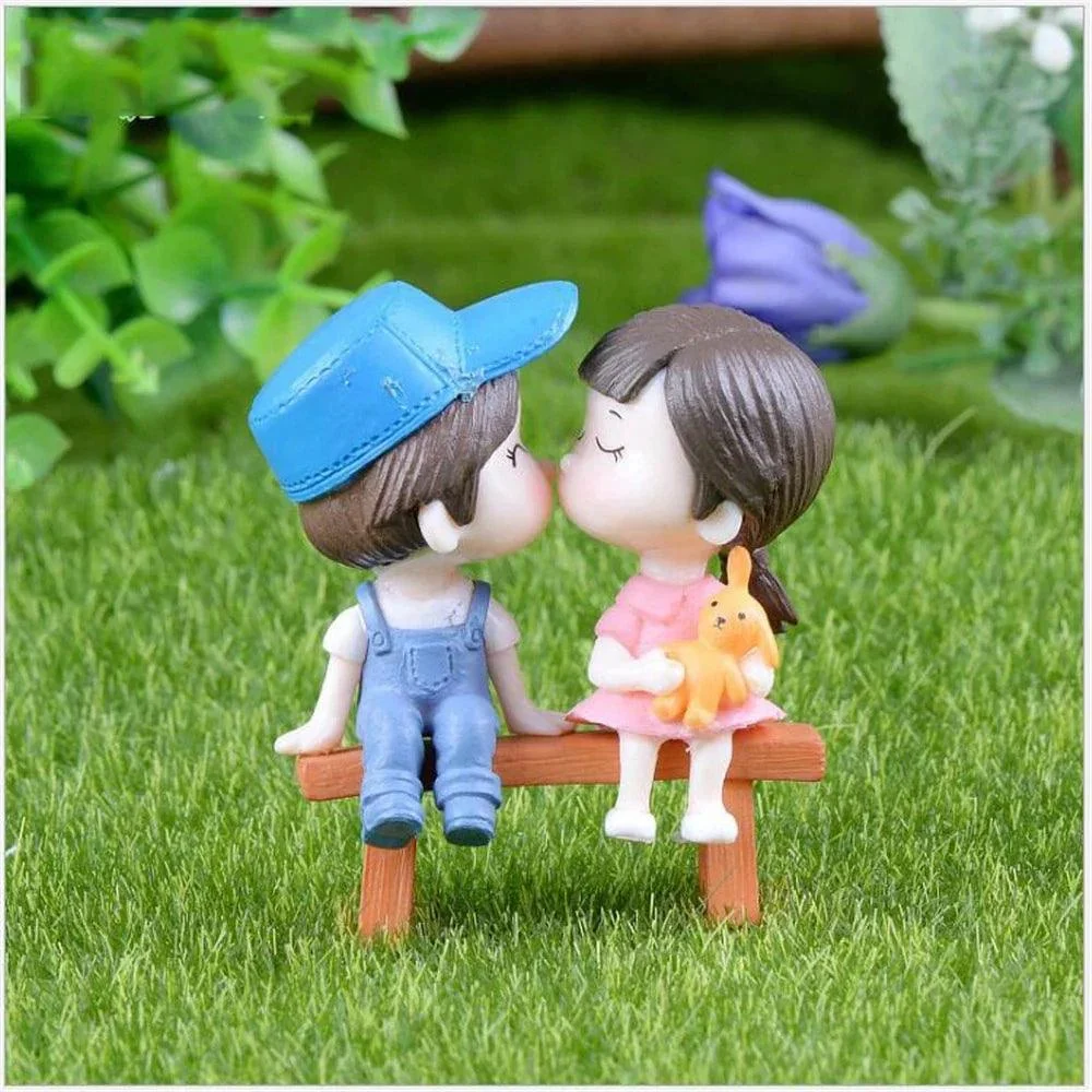 Miniature Lovers Figurines: Charming Wedding Dolls Decor -