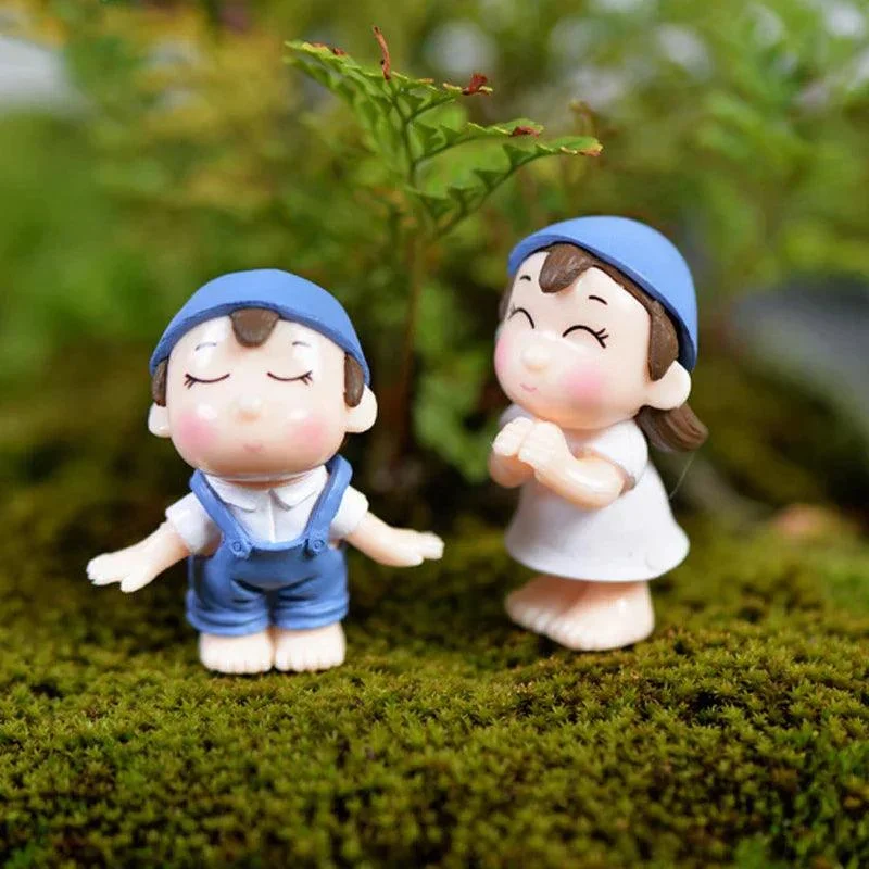 Miniature Lovers Figurines: Charming Wedding Dolls Decor -