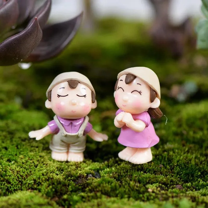 Miniature Lovers Figurines: Charming Wedding Dolls Decor -