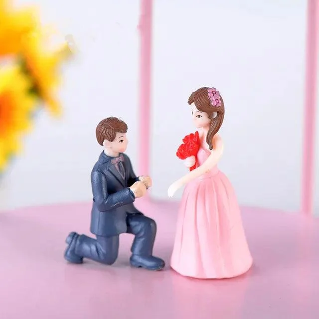 Miniature Lovers Figurines: Charming Wedding Dolls Decor -
