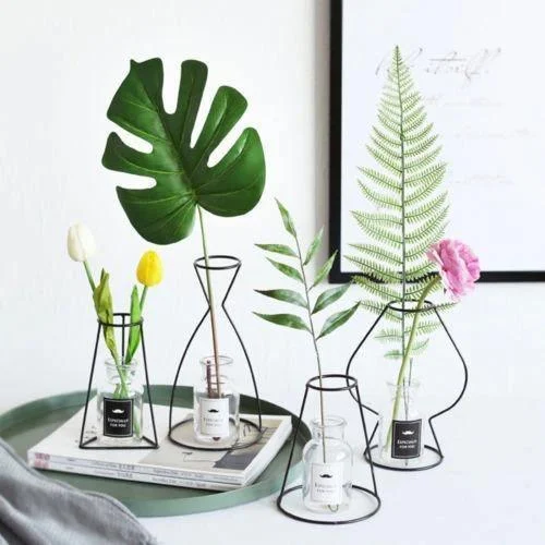 Minimal Iron Line Vase Holder -