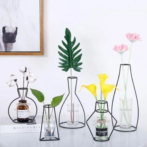 Minimal Iron Line Vase Holder -