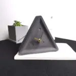 Minimalist_Cement_Clock_-_-4337760 Minimalist Cement Clock