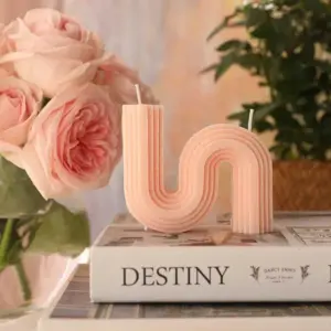 Minimalist Scented S Shaped Wavy Candles - 