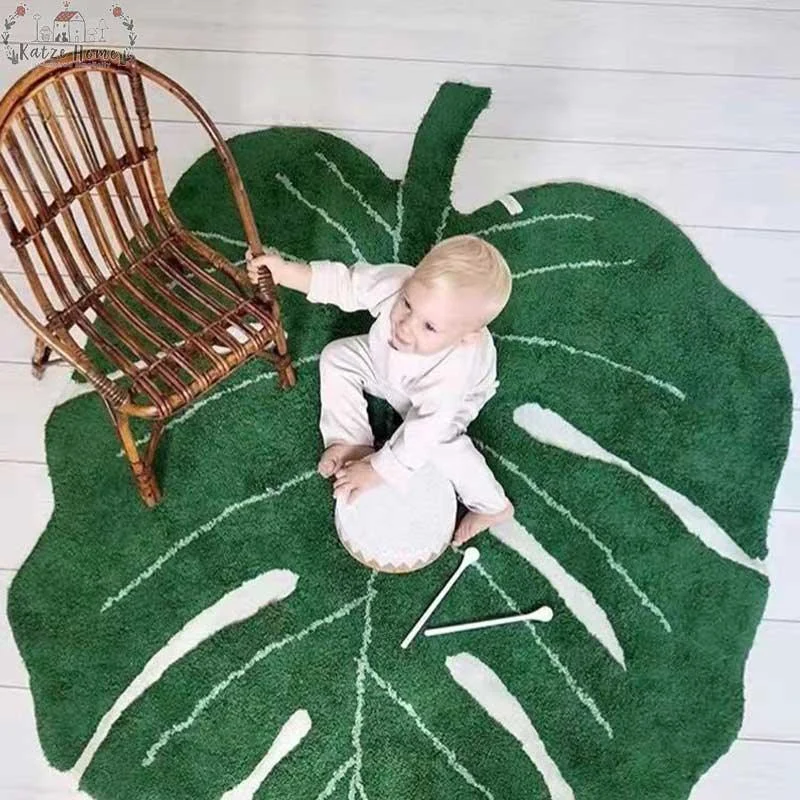 Minimalist Tufted Area Monstera Leaf Rug -