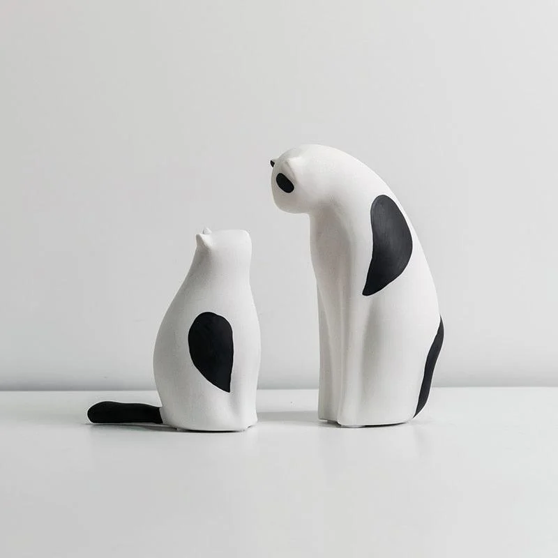 Minimalistic Sitting Cat Sculpture -