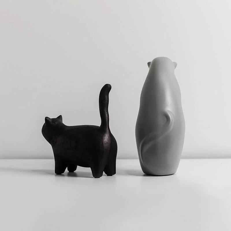 Minimalistic Sitting Cat Sculpture -