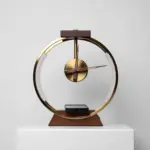 MinimalistischeLED TischuhrlampemitkabelloserLadefunktion ModernesDesignundhochwertigeMaterialien