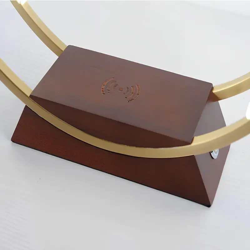 MinimalistischeLED TischuhrlampemitkabelloserLadefunktion ModernesDesignundhochwertigeMaterialien4