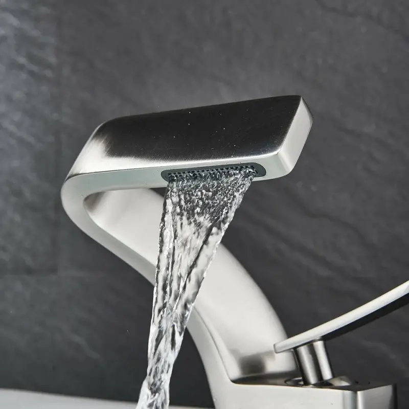 ModernCurvedFaucet Homeko2