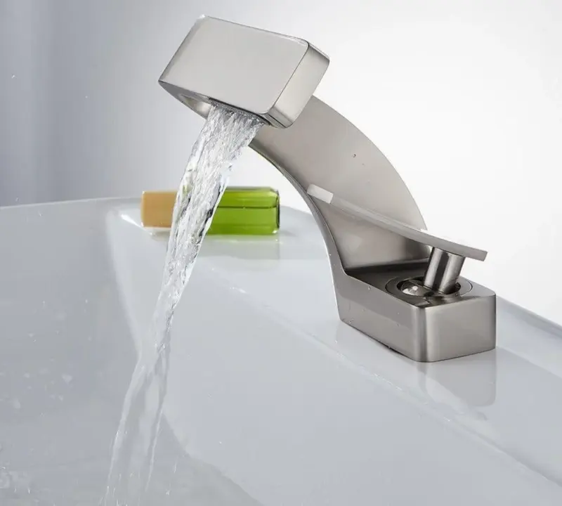 ModernCurvedFaucet Homeko5