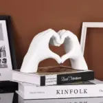 ModernHeartGestureSculpture Homeko3