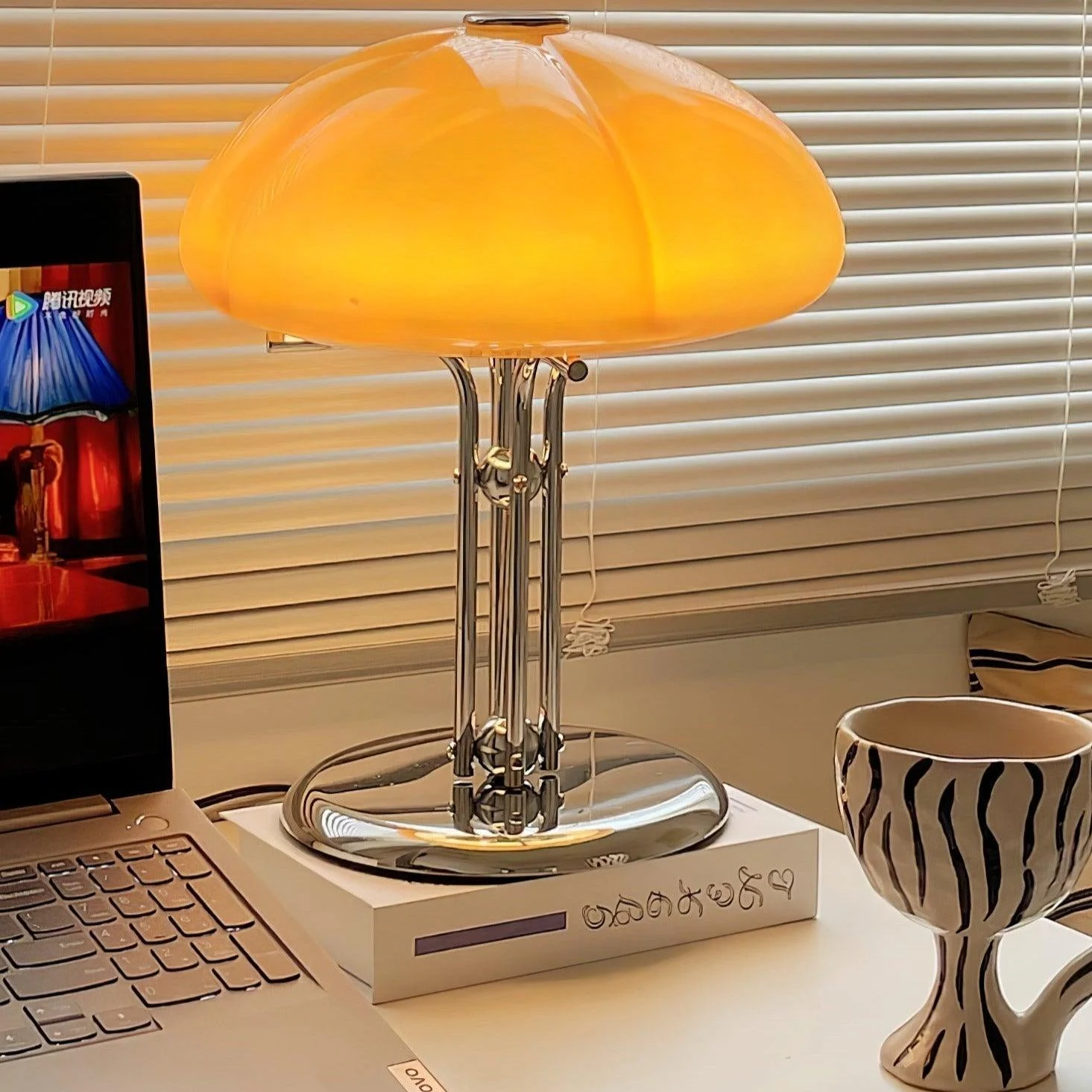 Mushroom Bauhaus Table Lamp 16