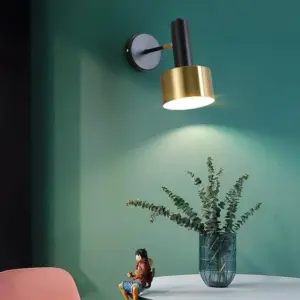 GoldGleam - Golden Wall Lamp