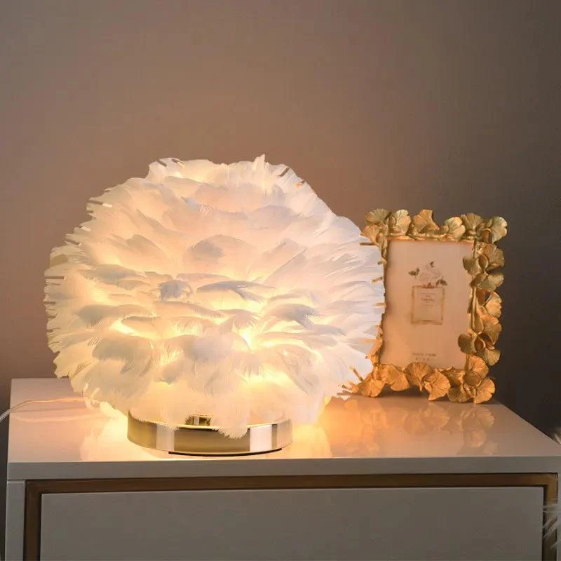 Nordic Feather Retro Table Lamp -