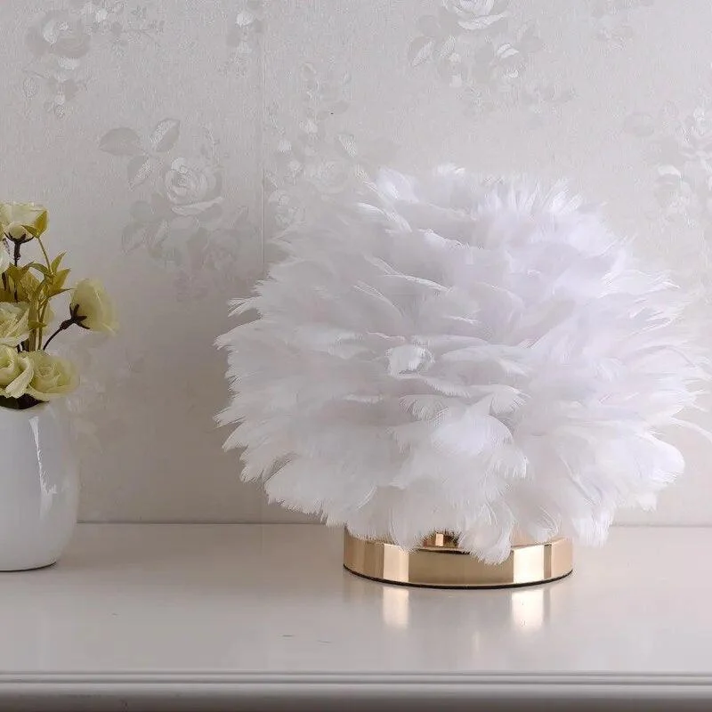 Nordic Feather Retro Table Lamp -