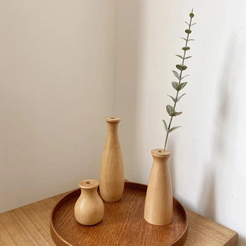 Nordic Wood Bloom: Minimalist Vase for Stylish Plant Arrangements -