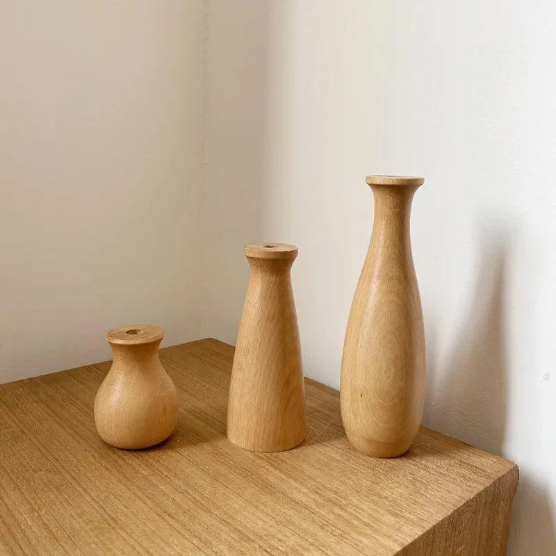 Nordic Wood Bloom: Minimalist Vase for Stylish Plant Arrangements -